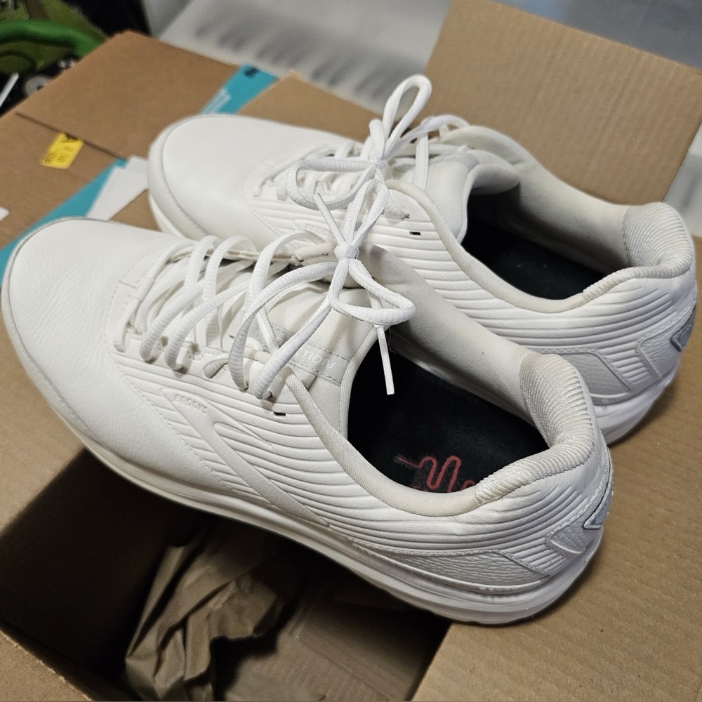 Brooks Addiction Walker Men's 14 wide 2E, laces, EUC - barely used